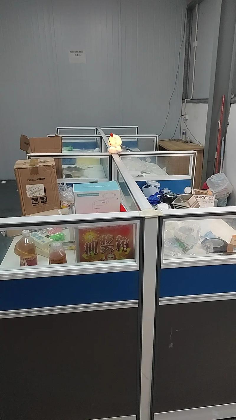 因工厂搬家,有需要办公桌的朋友请联系13532882550
